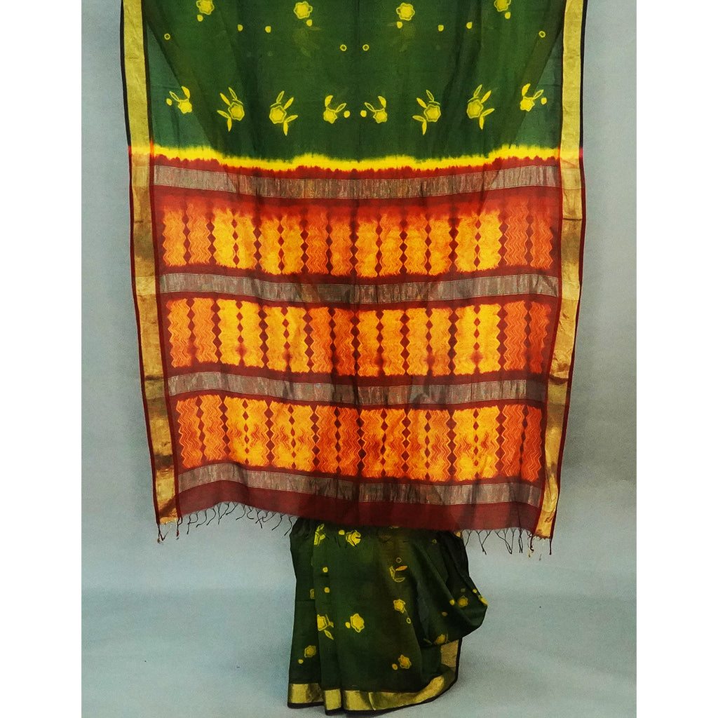 Mutually complementary red and green colours paint a magical story in this maheshwari shibori saree - 