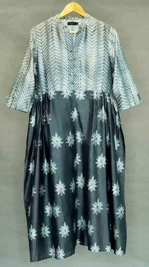 Charcoal zig zag & star flowers Shibori chanderi long kurta. - 1